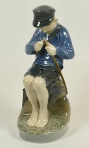 Beautiful 1950's Royal Copenhagen The Whittler Boy Figure #905 - Picture 1 of 7