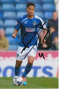 OLDHAM ATHLETIC HAND SIGNED TIMOTHEE DIENG 6X4 PHOTO 3. - Imagen 1 de 1