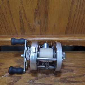 Mulinello da baitcasting ad alta velocità DAM Quick 700B Champion vintage - Foto 1 di 3