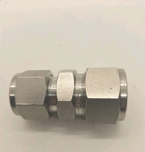 1- Swagelok Stainless Steel Reducing Union, 5/8" Tube x 1/2" Tube, SS-1010-6-8 - Picture 1 of 2