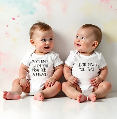 MILLY MOLLY MORLEY Slogan TWIN Unisex Babykleidung, Body, Babygrowweste, Babygeschenk Babydusche