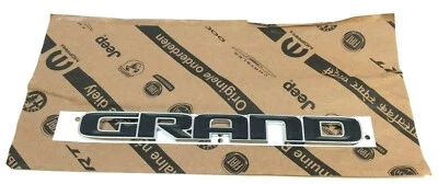Adesivo emblema placa de identificação cromada preta porta frontal Jeep Grand Cherokee 2018-2020 fabricante de equipamento original - Imagem 1 de 3