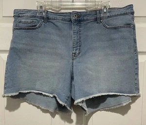 Sofia Women's Jean Shorts Size 18 Lila Style Mid Rise Hi Low Hem Light Wash - Picture 1 of 8