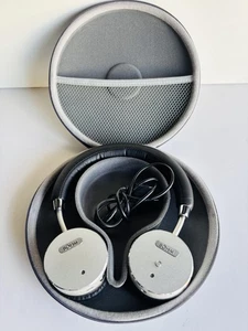 Auriculares inalámbricos Bluetooth BOHM con cancelación de ruido en la oreja con estuche y cable - Imagen 1 de 4