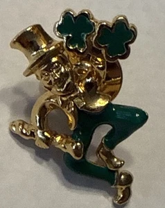 Signed Avon St Patrick’s Leprechaun   Brooch Tack Pin Green / Gold Tone - Picture 1 of 3