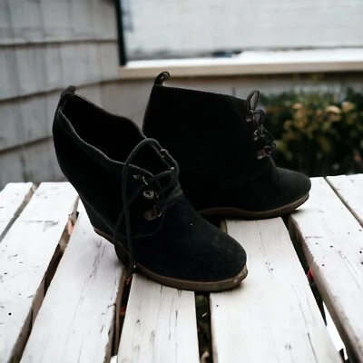 黑色 Steve Madden 坡跟短靴 Tanngoo 麂皮绒 7.5 系带橡胶鞋底 — 第 1/4 张图片