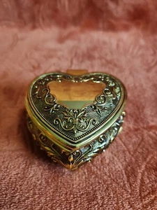 Vintage Heart Shaped Metal Trinket Box With Lid. Victorian. Gold. - Picture 1 of 7