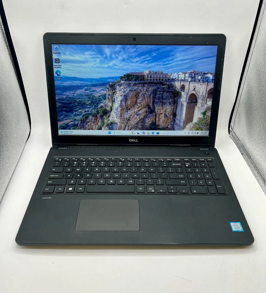 Laptop Dell Latitude 3580 15.6" i5-7200U 2.50GHz 4GB RAM 500GB HDD Win 11 Pro Foto 1 de 4