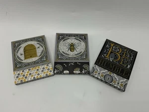 Moda Fabrics Notepad 75 Sheets Bees MAGNETIC CLOSURE 3 X 4 NEW - Picture 1 of 4