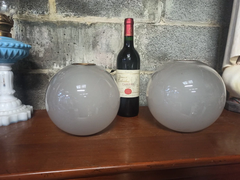 2 globes ancien en verre satiné pour lampe à pétrole - Photo 1/4