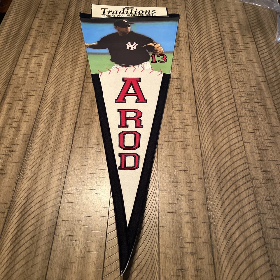 NUEVO CON ETIQUETAS BANDERÍN DE LANA GENUINA AROD DE LOS YANKEES DE NY  Foto 1 de 1