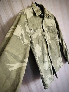 WRANGLER Comfort Flex Button Shirt Men's LS Woodland Green Camo Twill Outdoor S - Picture 1 of 10