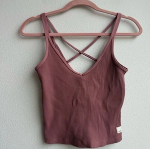 VUORI Rib Crop Tank Damen Small Marsala Pink integrierter BH sportlich Yoga VW189 - Bild 1 von 4