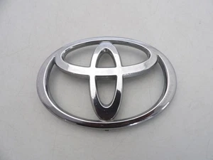 2002 2003 2004 -2005 TOYOTA CAMRY 2003 2006 07-2008 TOYOTA MATRIX GRILLE EMBLEM - Picture 1 of 10