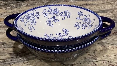 "2 tazones de sopa TEMPTATIONS BY TARA AZUL ENCAJE FLORAL REDONDO CON 2 ASAS 6 5/8""D Foto 1 de 4