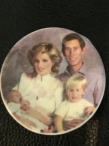 Miniatur Sammelteller The Royal Family H.R.H the Prince & Princess of Wales  - Bild 1 von 1