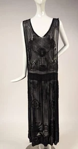VESTIDO DE GASA DE SEDA NEGRA TRANSPARENTE FLAPPER DE 1920 CON CUENTAS GEOMÉTRICAS ART DECO - Imagen 1 de 9