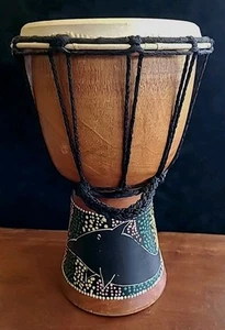 Djembe Trommel Bongo Kongo Afrikanische Holztrommel MED SIZE - 12" High Delphin Guter Klang - Bild 1 von 10