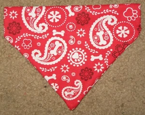 Country Paisley Hunde-Bandana mit Knochen- und Pfotenabdruck - 5 Größen XS-XL - Bild 1 von 1