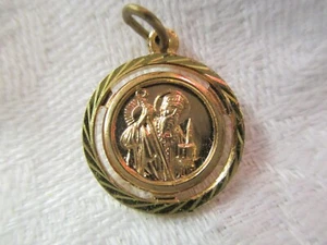 Vintage gold tone Pendant Saint - Picture 1 of 2