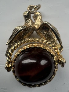 Vintage 9ct Yellow Gold Love Birds / Doves with Spinner Tigers Eye Fob / Pendant - Picture 1 of 6