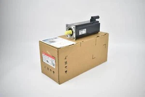 Beckhoff Servomotor AM8532-1D10-0000 - Picture 1 of 3