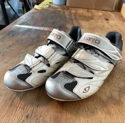 PAR de Zapatos de Ciclismo de Carretera Giro Sante EU 38.5 US Para Mujer 7 Plástico Foto 1 de 4
