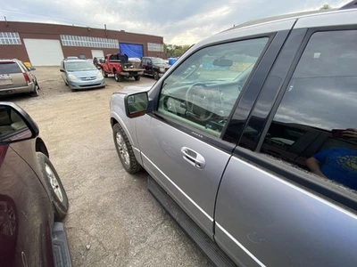 Used Front Left Door Assembly Front fits: 2012 Ford Expedition electric windows Foto 1 de 4