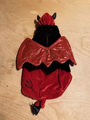 Disfraz de perro de Halloween Tucker & Ace talla S diablo con capucha roja con capa negra Foto 1 de 4