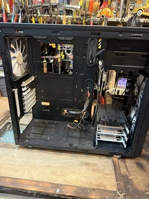 Razer Fractal  FD-CA-ARC-R2-bl-w gaming computer console - Image 1 of 4