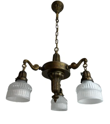 Lámpara colgante de 3 luces de latón Art Nouveau de los años 1910-20 Foto 1 de 4