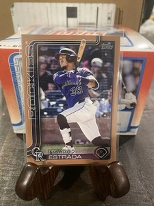 2025 Topps Update Thairo Estrada Gold Parallel /2025 Colorado Rockies - Picture 1 of 2