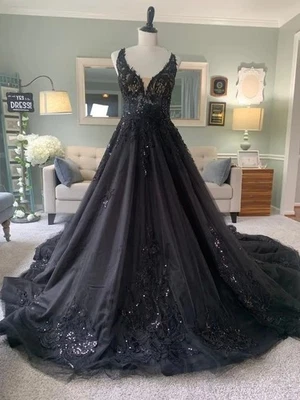 Black V-Neck Wedding Dresses Sleeveless Long A-Line Gothic Lace-Up Bridal Gowns - Image 1 of 4
