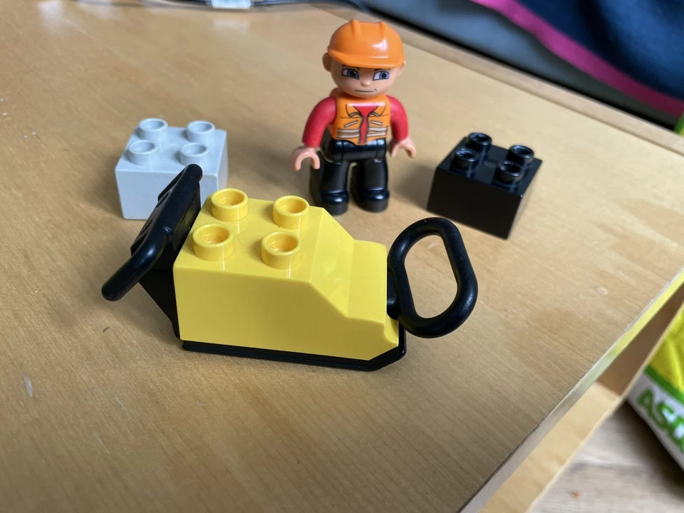 LEGO Duplo 4661 Construction Worker with pull string compactor 2005 Rare - Image 1 of 1