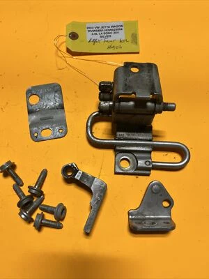 Juego de bisagras de puerta delantera derecha Volkswagen Jetta Wagon GLS 2002 BB127 Foto 1 de 4