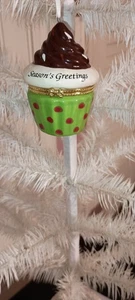 SWEET MEMORIES CUPCAKE ORNAMENT BY ROMAN-SEASONS GREETINGS-MINT CONDITION-2011 - Picture 1 of 3