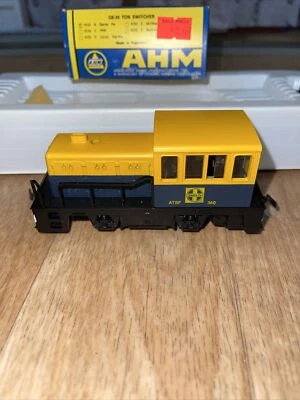 AHM Ho Model Trains Santa Fe Ge 35 Ton Switcher 360 Runs Great - Image 1 of 4