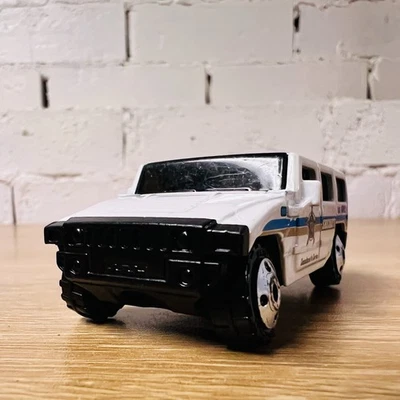 Matchbox MB526 Hummer H2 SUV Concept Police 5 Pack 2007 White Sheriff - Image 1 of 4