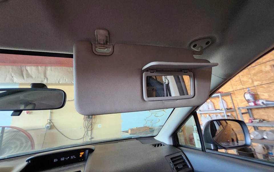 SUBARU XV CROSSTREK 2012-2014 RIGHT SUN VISOR WITHOUT ILLUMINATION 1693337 - Image 1 of 1