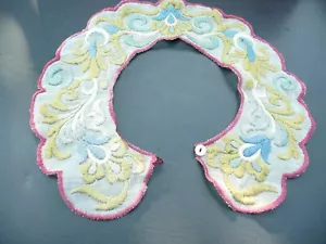col ancien brodé au fil de couleur - Imagen 1 de 5