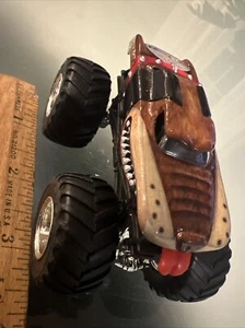 Hot Wheels Monster Jam Monster Mutt Maßstab 1:64 Diecast Monstertruck - Bild 1 von 4