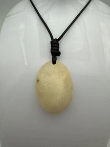 ARTESANIA Colgante mineral ROCA DEL RIO DUERO pulida a mano. 4x3x1cms - Imagen 1 de 2