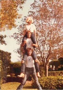 3 PEOPLE HUMAN TOTUM POLE VINTAGE SNAPSHOT PHOTO - Picture 1 of 1