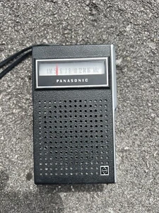 Vintage Panasonic Transistor AM Radio Powers On Works R-1070 rare Not Working - Picture 1 of 4