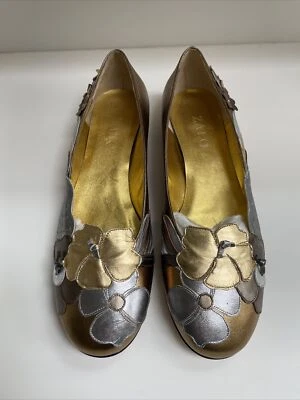 Pisos Zalo de cuero dorado plateado talla 9 M ribete floral Foto 1 de 4
