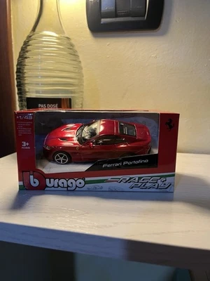 Ferrari Portofino Burago Modellino Auto Scala 1:43 Race + Play Rosso - Immagine 1 di 4