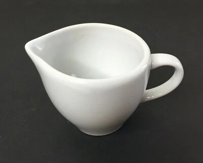 Servidor de jarabe de salsa Pottery Barn Great White Creamer Foto 1 de 4