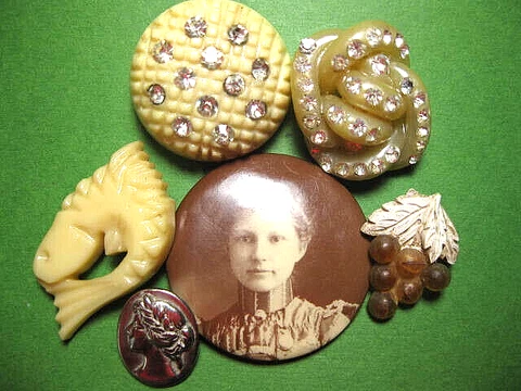 Vintage Button Lot Casein Fish,Rhinestone Knot,Grapes,Cameo,Victorian Photo Cover