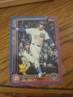 2025 Topps Series 1 Michael Busch Team Logo Border Gold Cup SSP #263 - Image 1 of 4