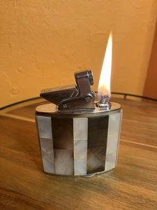 Vintage Black & White Mother Of Pearl The Giant Table Lighter - Picture 1 of 7